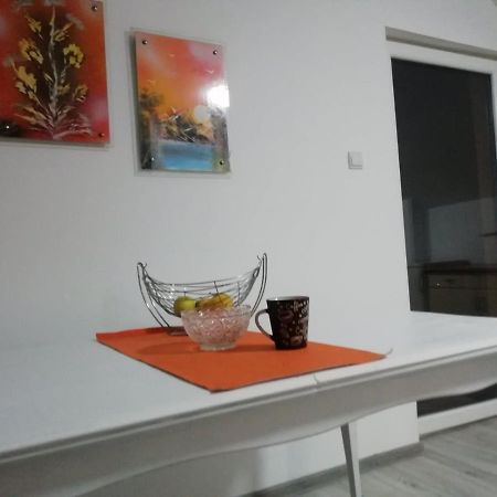 Apartman Salus トゥズラ エクステリア 写真